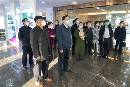 12月14日，張家界市政協(xié)黨組書(shū)記、主席歐陽(yáng)斌一行來(lái)到張家界高新區(qū)萬(wàn)眾實(shí)業(yè)集團(tuán)有限公司，宣講黨的二十大精神