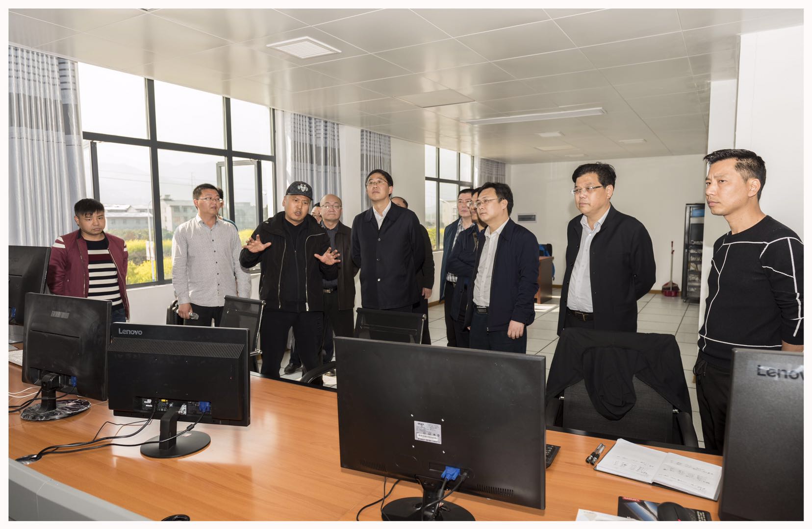 張家界市委、常委常務(wù)副市長羅智斌一行來我公司調(diào)研指導(dǎo)工作
